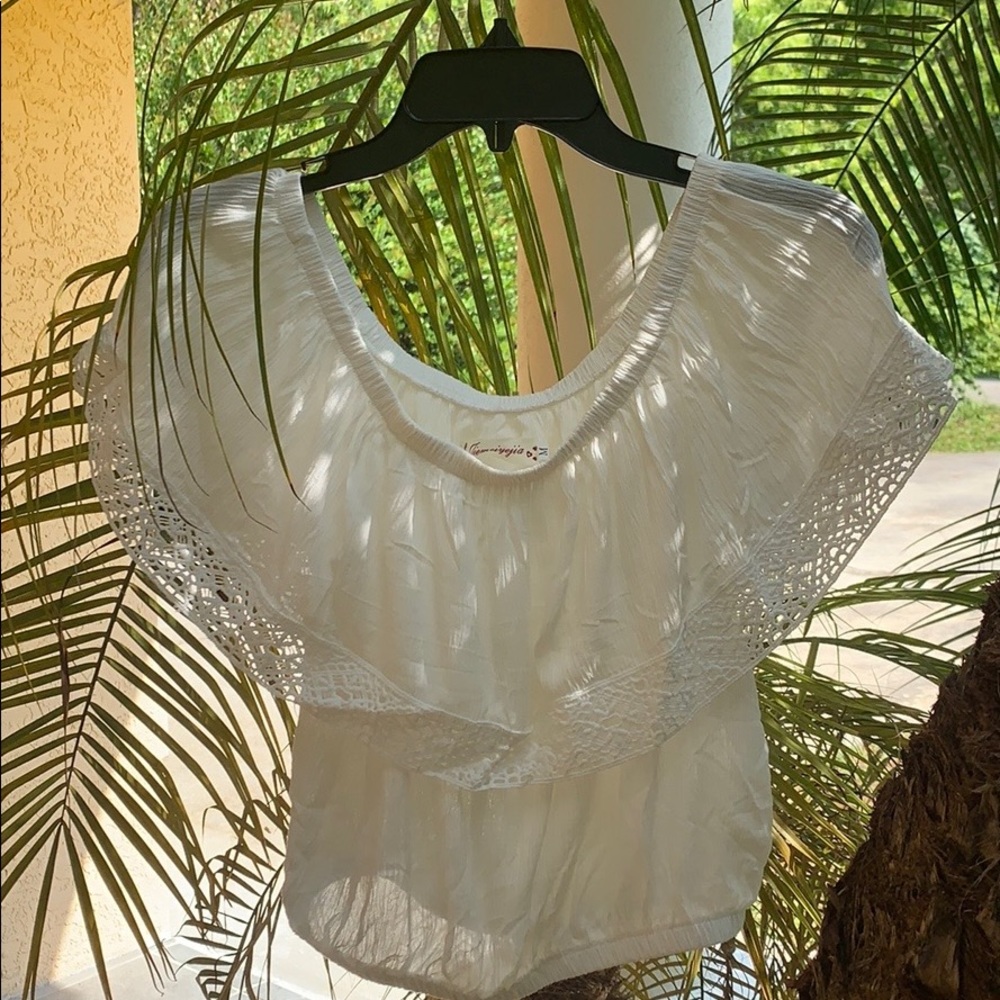 White on or off shoulder crop top